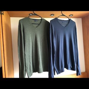 2 Gap Light V-neck Sweaters size L *see all pics*